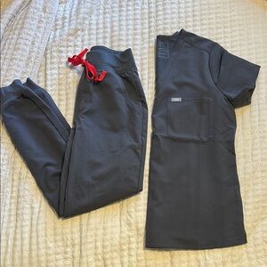 FIGS Charcoal Scrub Set